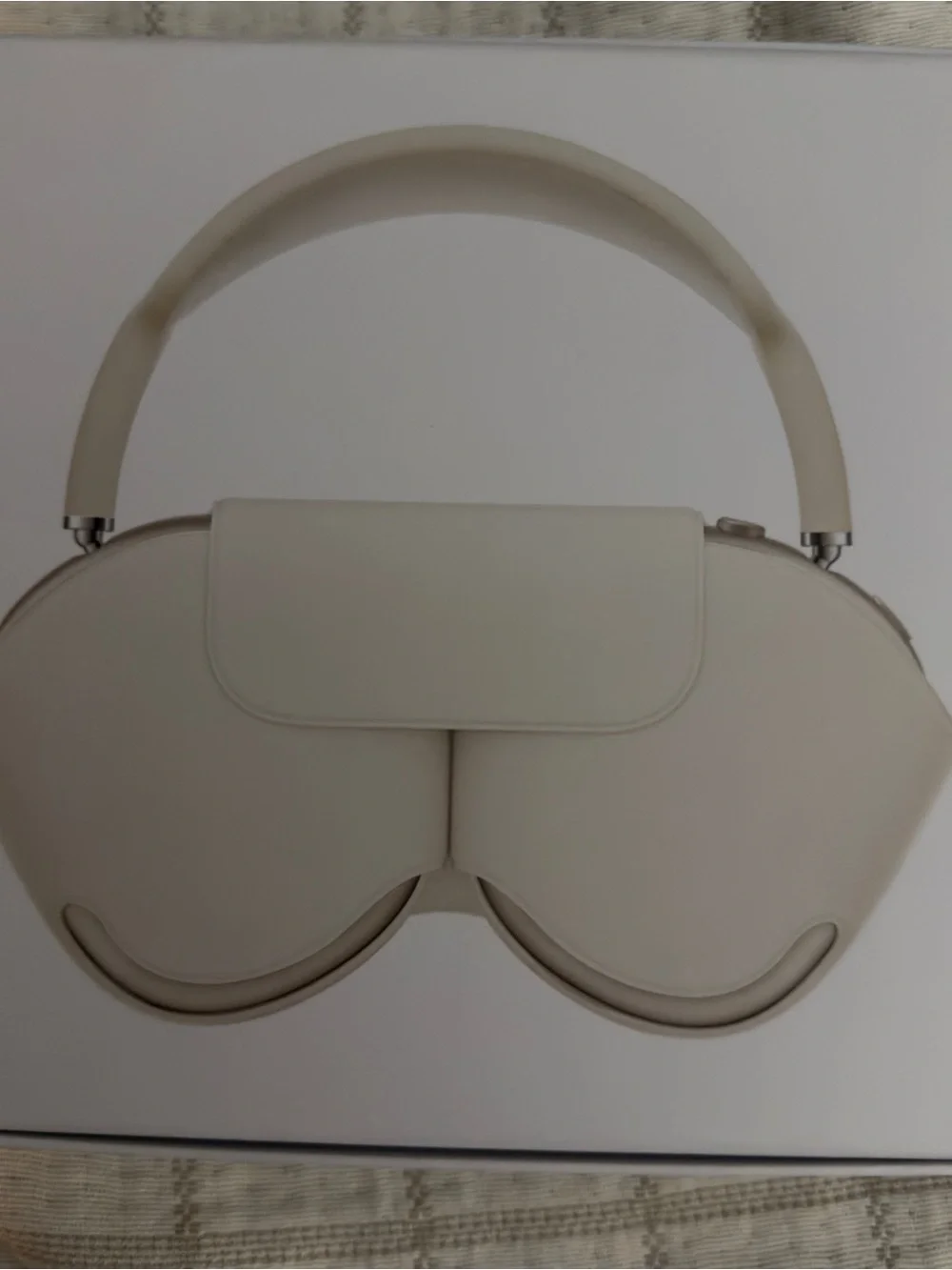 Apple AirPods Max Over-Ear Headphones - color :starlight- Brand New!